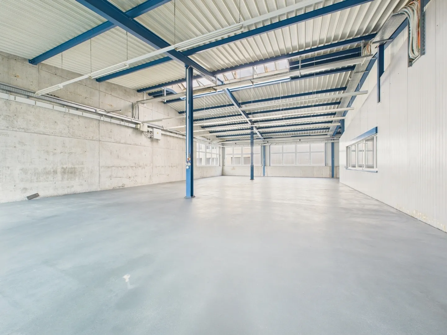 Espace commercial polyvalent à Wetzikon - Photo 8 sur 10