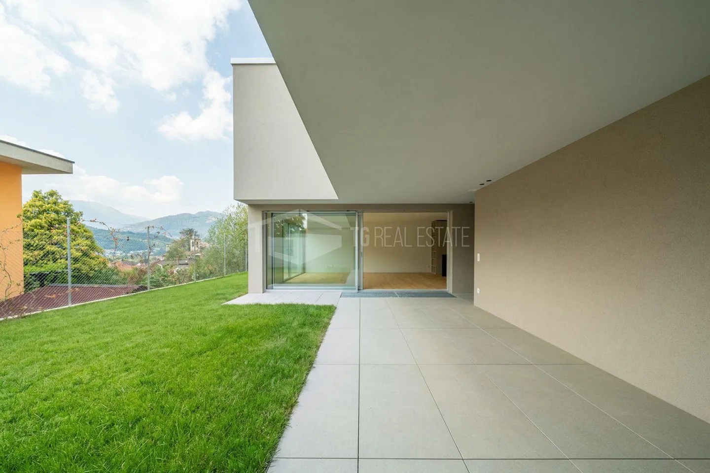 MODERNA CASA DI 5.5 LOCALI CON GIARDINO - Photo 2 sur 17