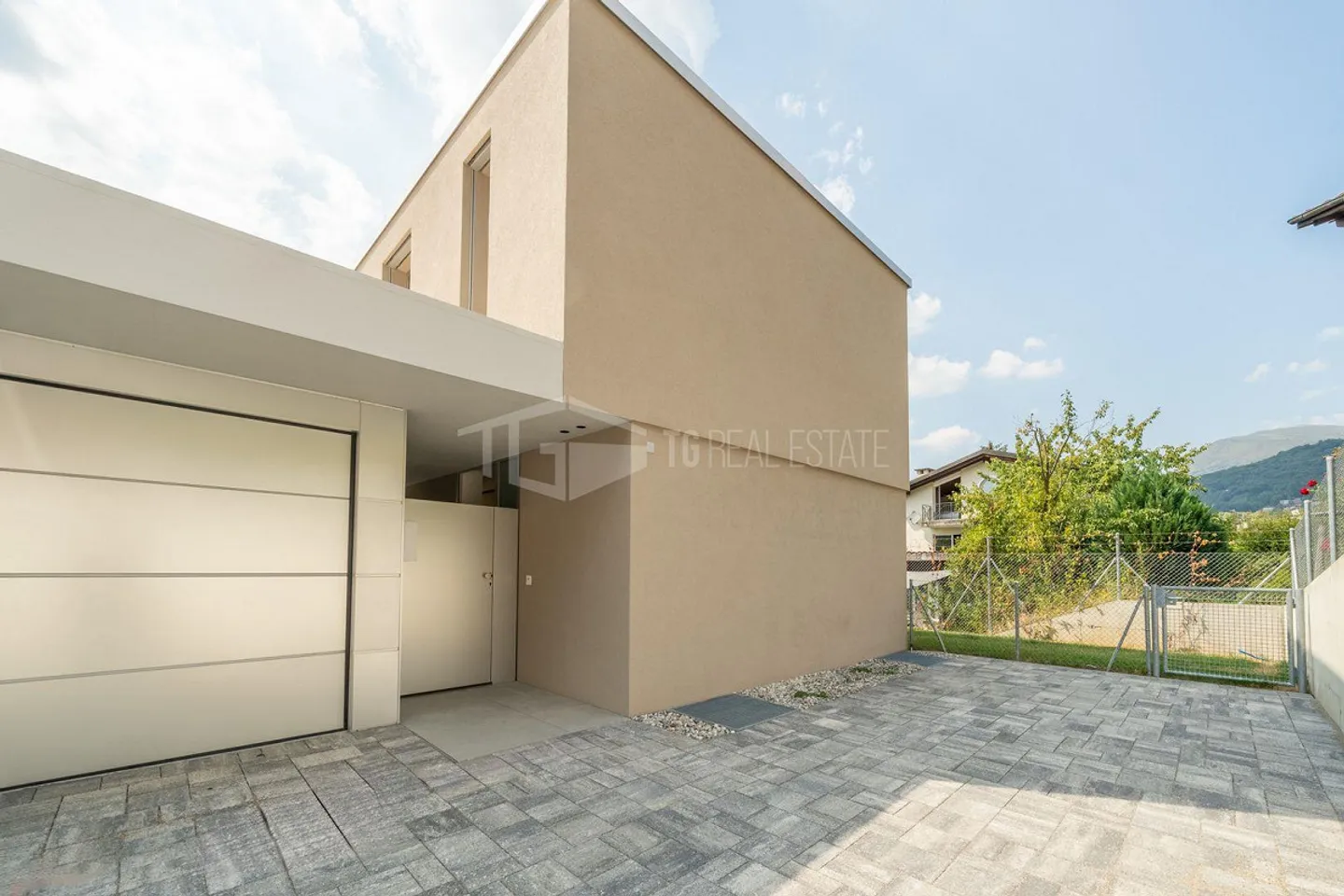 MODERNA CASA DI 5.5 LOCALI CON GIARDINO - Photo 16 sur 17