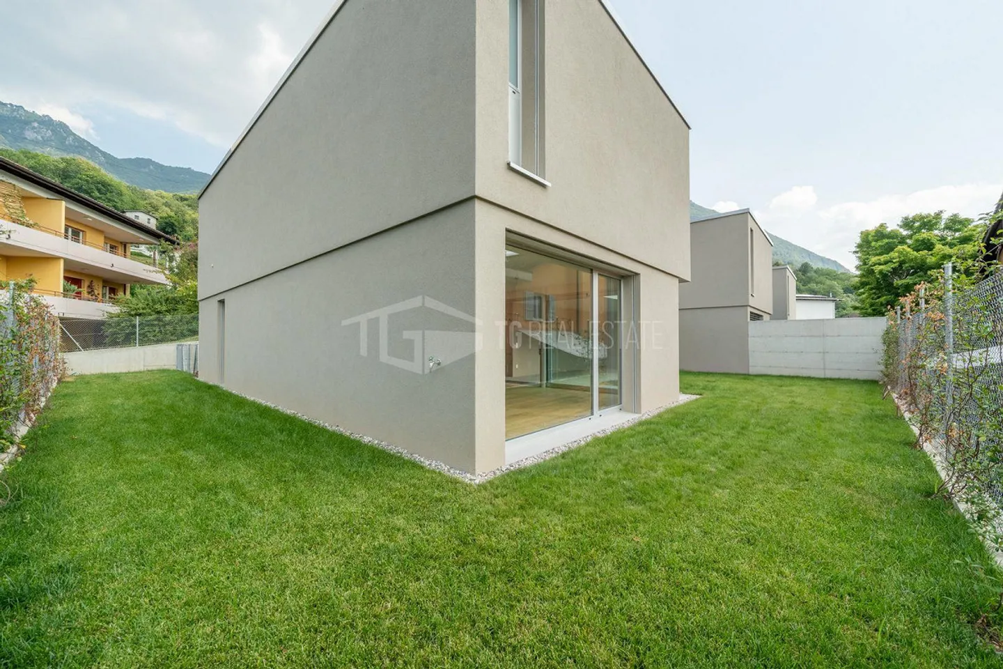 MODERNA CASA DI 5.5 LOCALI CON GIARDINO - Photo 15 sur 17