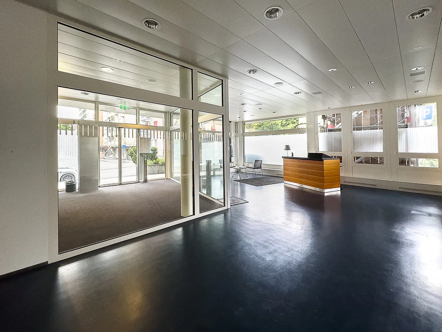 Dienstleistungsfläche an zentraler Lage - Foto 3 von 13