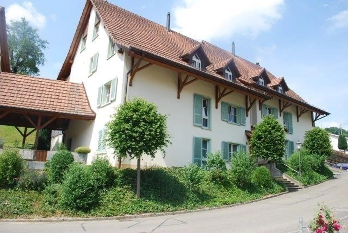 Spacious 5.5-room maisonette apartment in a quiet location with a large balcony - Photo 1 of 18