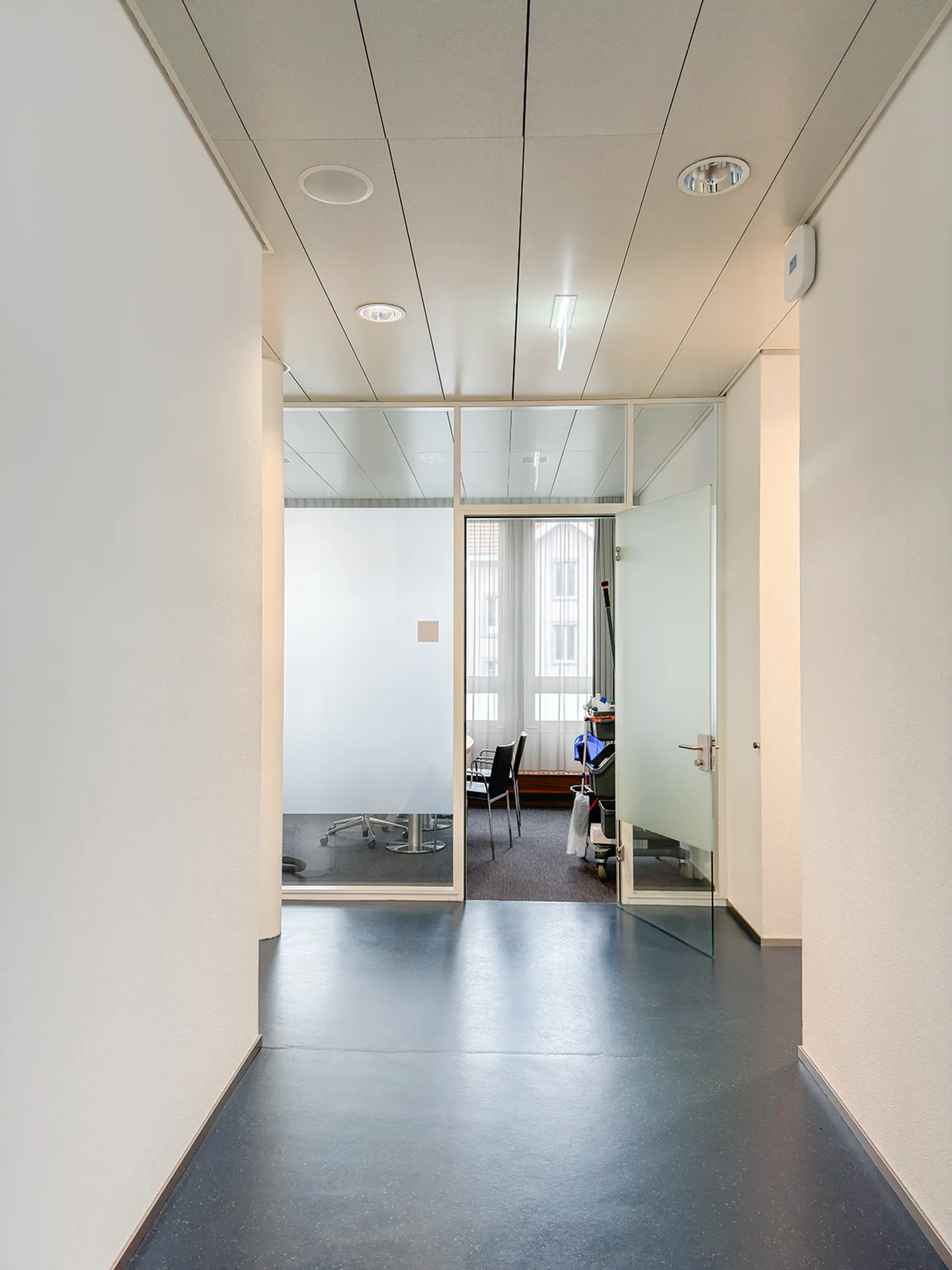 Dienstleistungsfläche an zentraler Lage - Foto 9 von 13