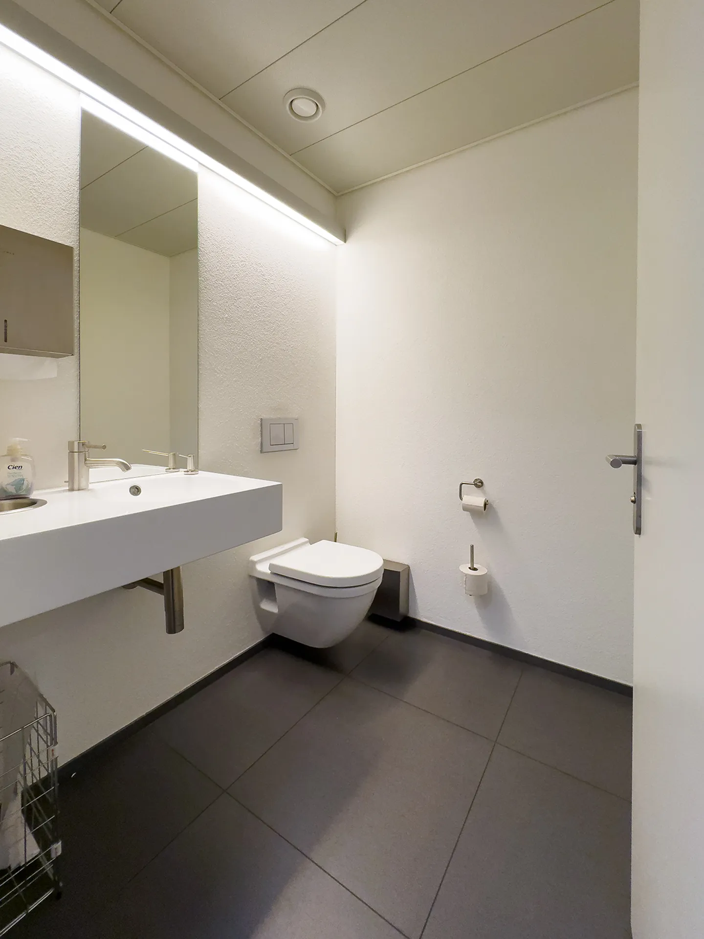 Dienstleistungsfläche an zentraler Lage - Foto 12 von 13