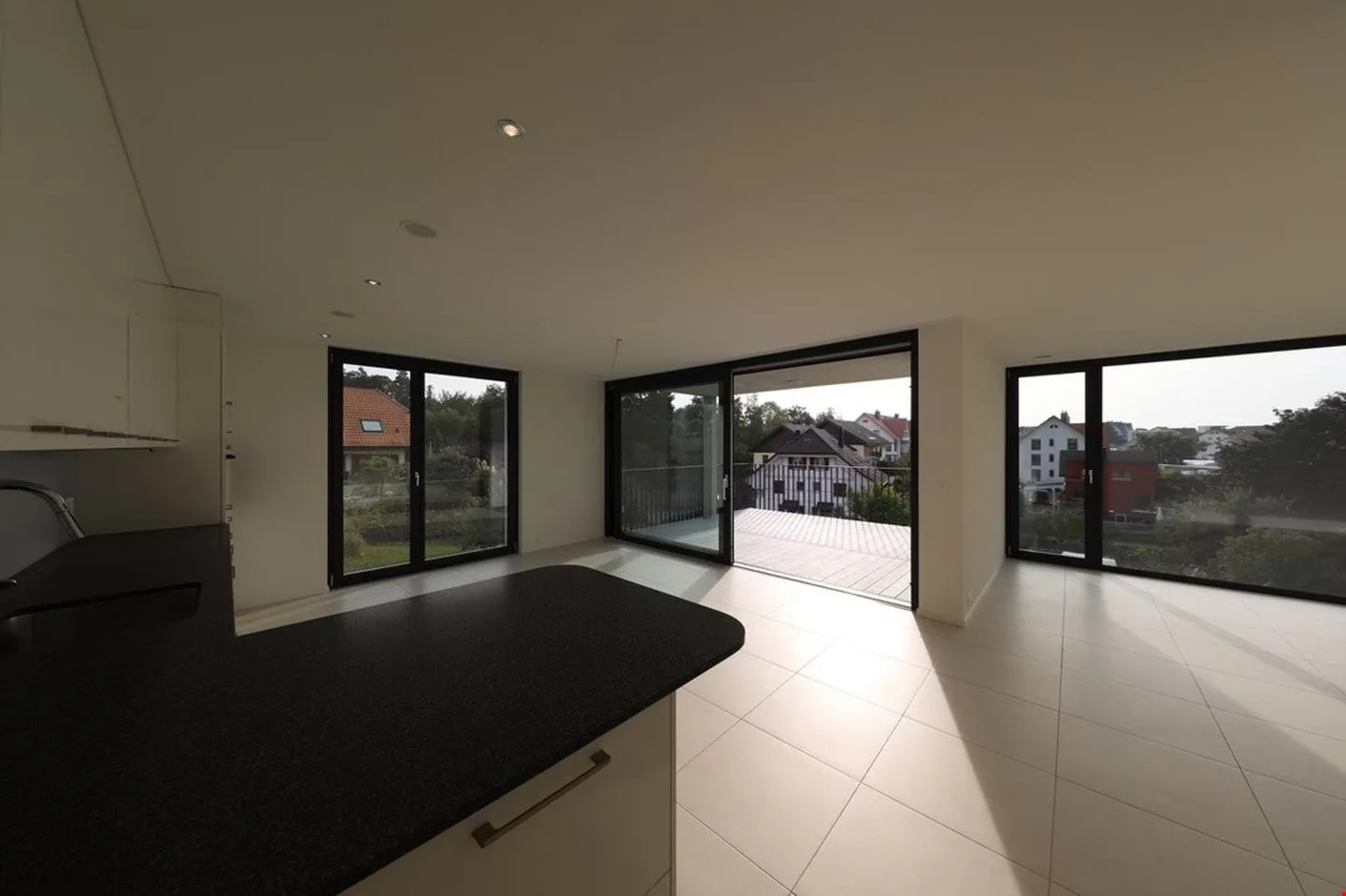 Bright and spacious apartment in ownership standard - Photo 5 of 9