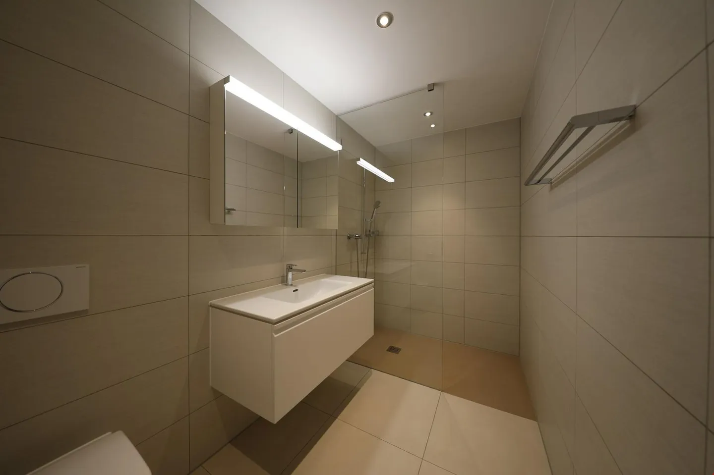 Bright and spacious apartment in ownership standard - Photo 7 of 9