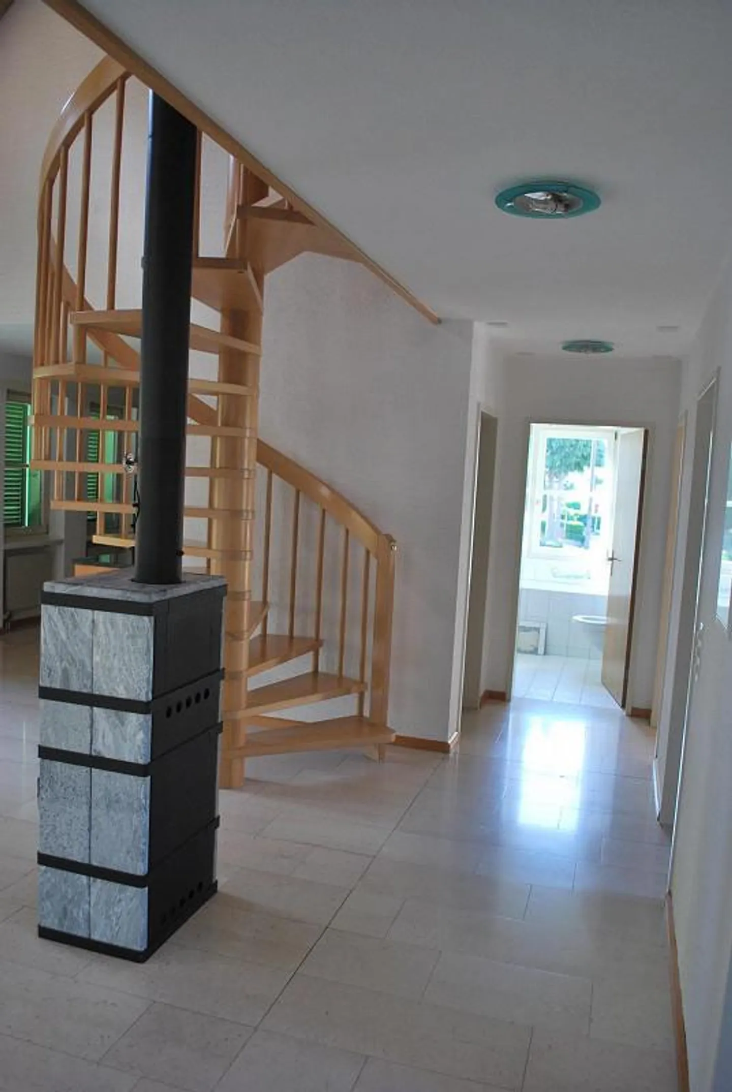 Spacious 5.5-room maisonette apartment in a quiet location with a large balcony - Photo 5 of 18