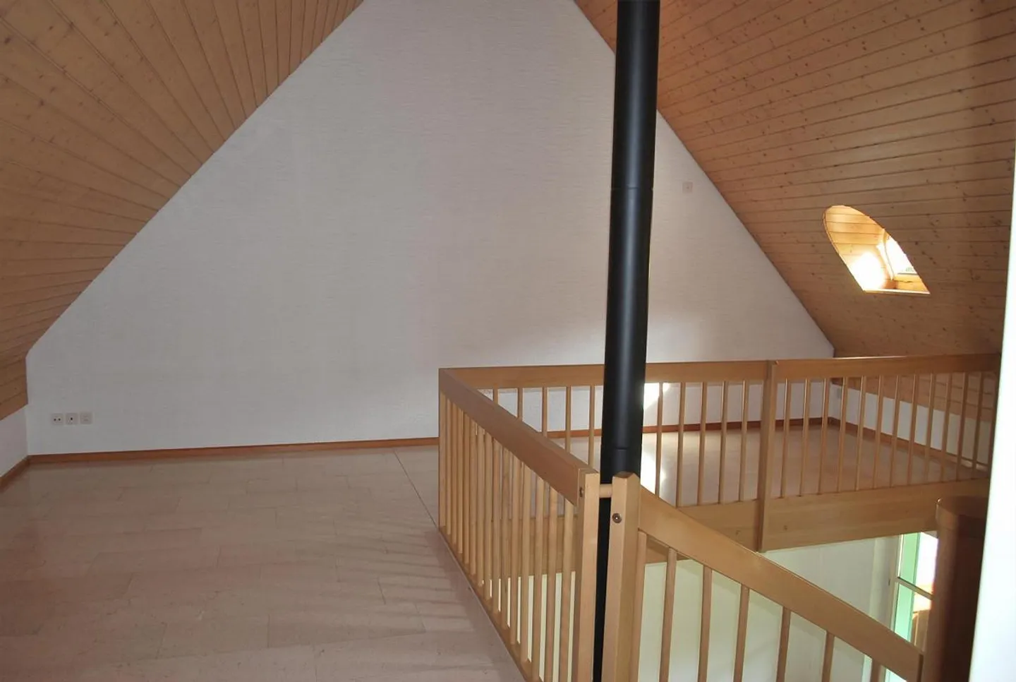 Spacious 5.5-room maisonette apartment in a quiet location with a large balcony - Photo 7 of 18