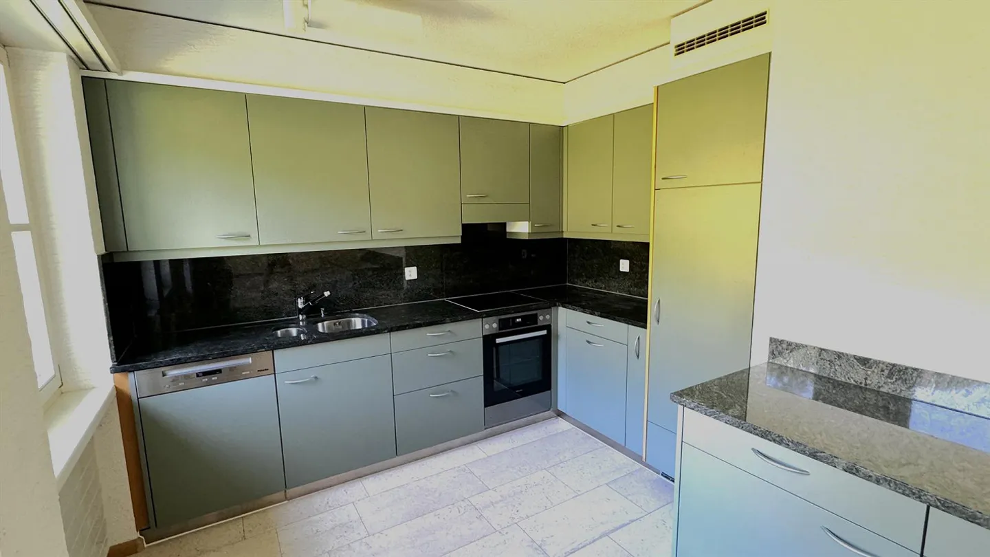 Spacious 5.5-room maisonette apartment in a quiet location with a large balcony - Photo 8 of 18