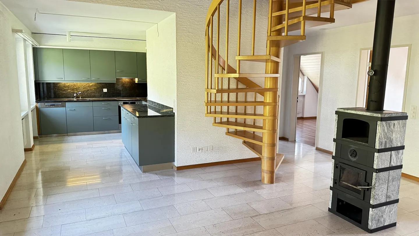 Spacious 5.5-room maisonette apartment in a quiet location with a large balcony - Photo 9 of 18