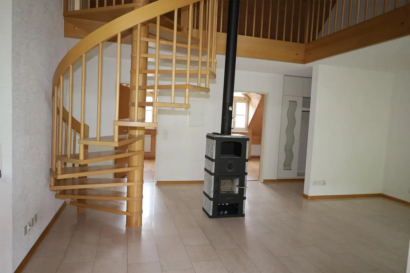 Spacious 5.5-room maisonette apartment in a quiet location with a large balcony - Photo 12 of 18