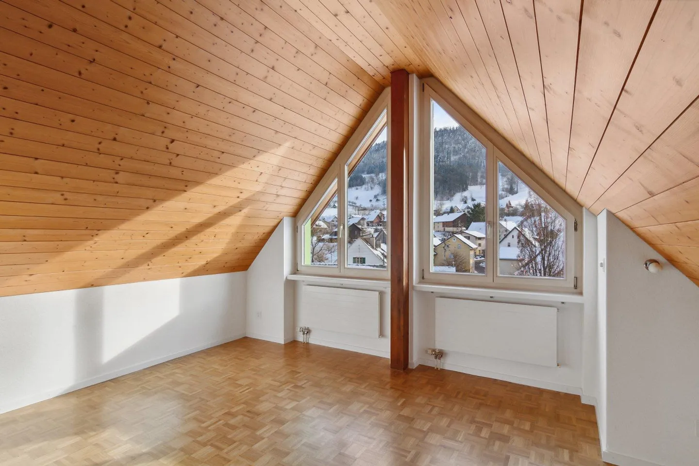 Spacious 5.5-room maisonette apartment in a quiet location with a large balcony - Photo 16 of 18