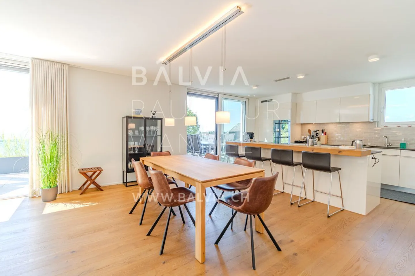 Attika an Aussichtslage mit beheiztem Hobbyraum / 2 Einstellplätze - Foto 4 von 12