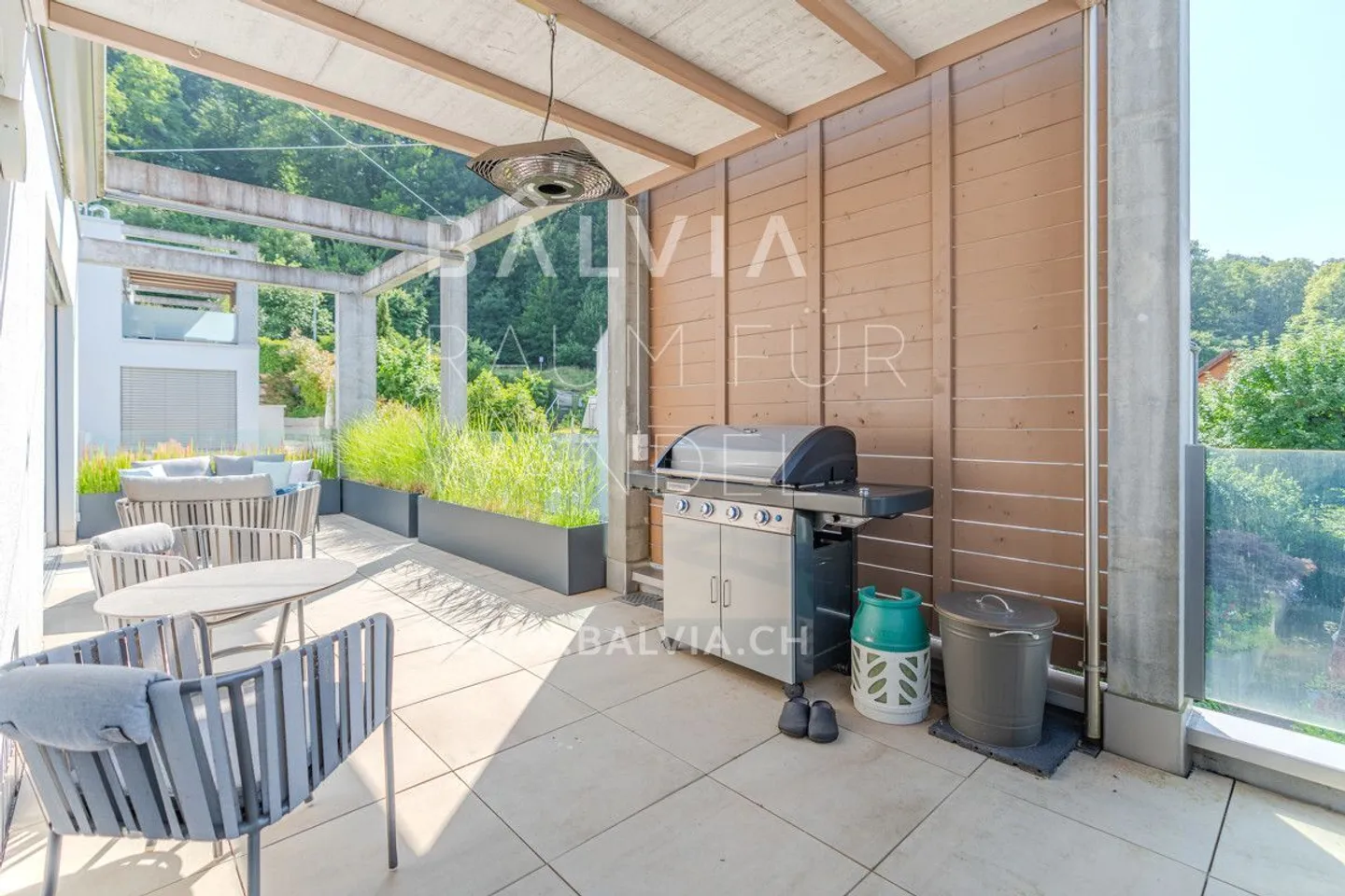 Attika an Aussichtslage mit beheiztem Hobbyraum / 2 Einstellplätze - Foto 6 von 12