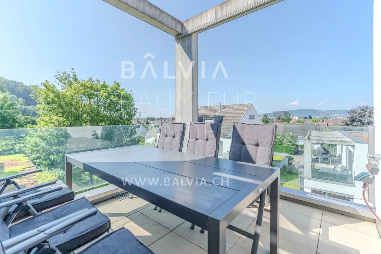 Attika an Aussichtslage mit beheiztem Hobbyraum / 2 Einstellplätze - Foto 7 von 12