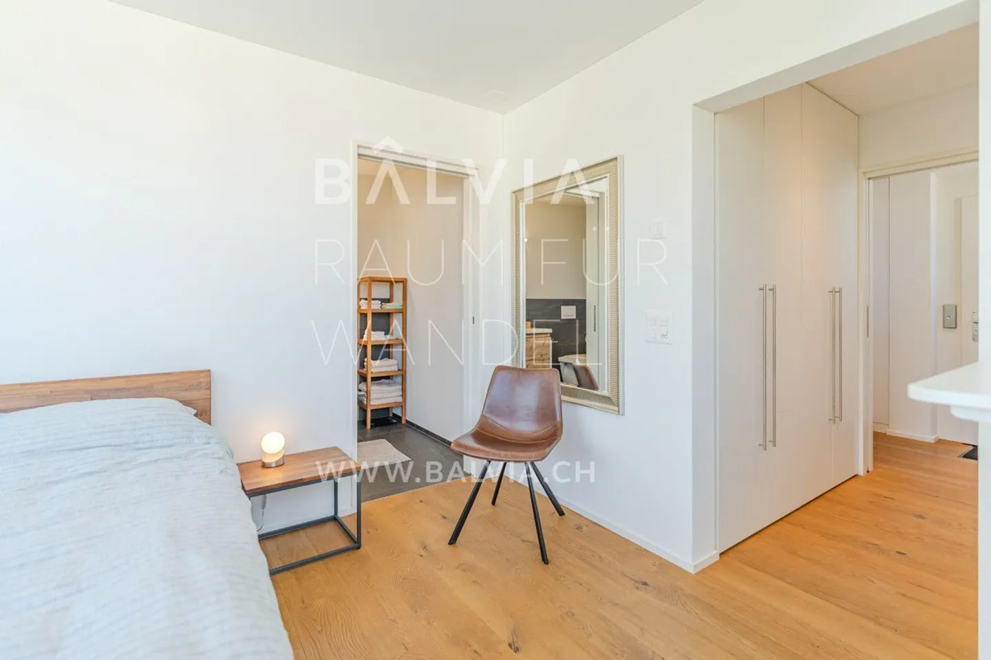 Attika an Aussichtslage mit beheiztem Hobbyraum / 2 Einstellplätze - Foto 11 von 12