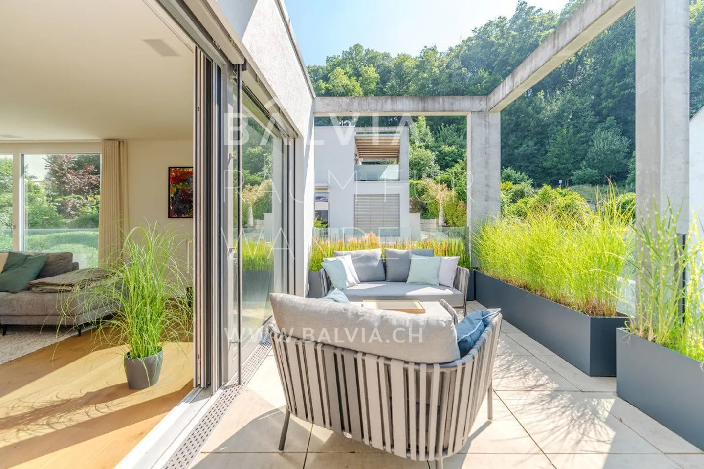 Attika an Aussichtslage mit beheiztem Hobbyraum / 2 Einstellplätze - Foto 1 von 12