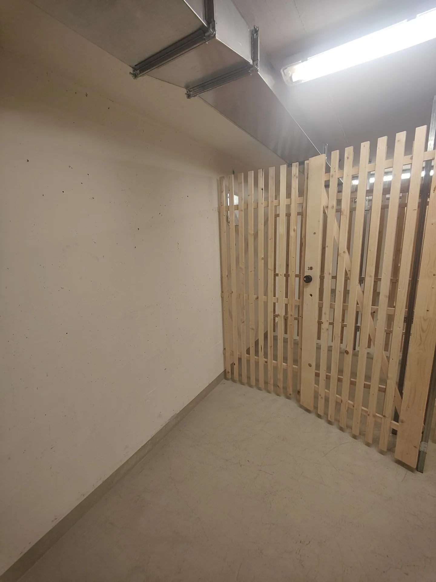 5.4m2 Storage Room Basel - Hochstrasse 16 - Photo 1 of 12