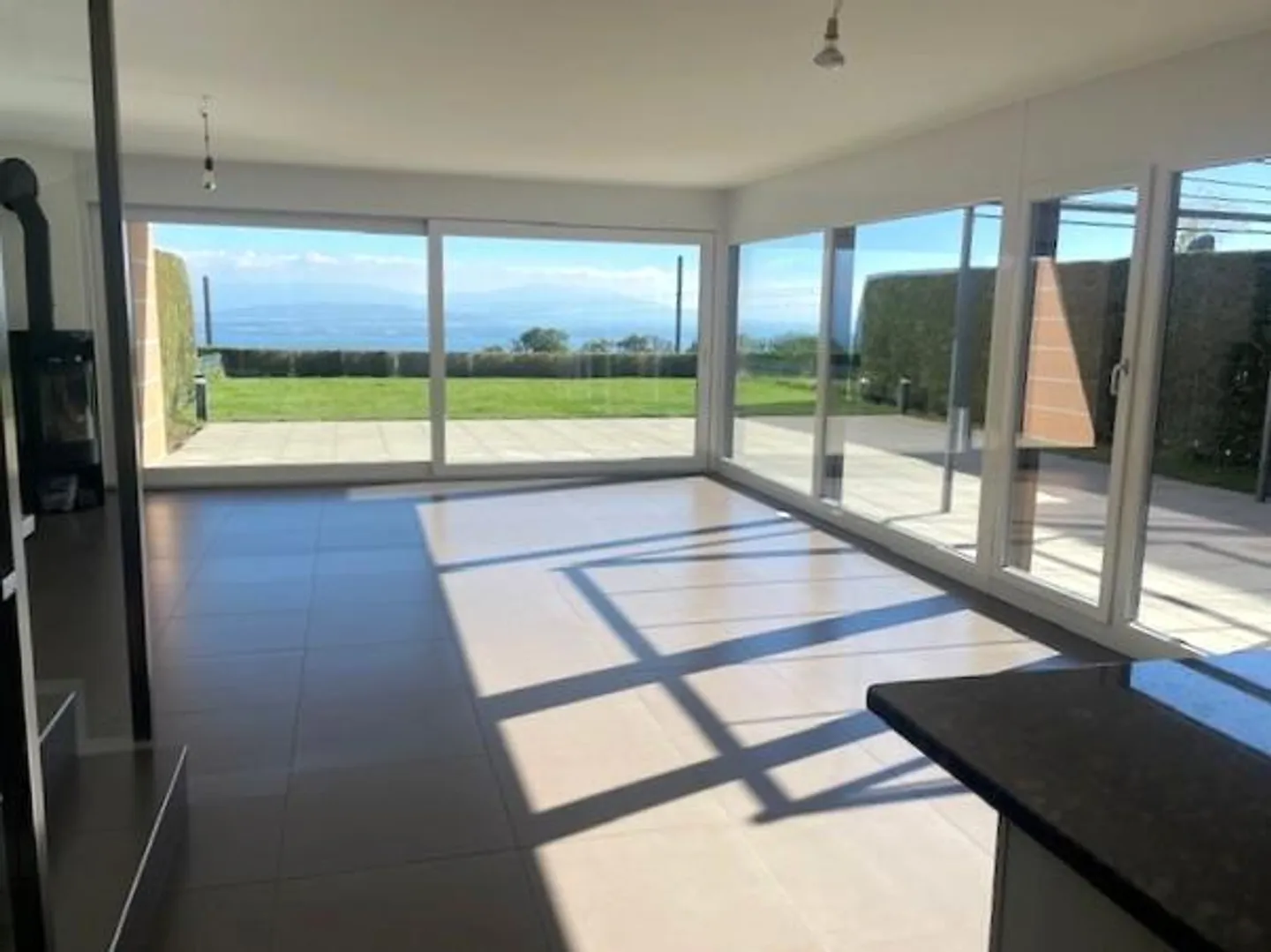 Villa bifamiliare di 4,5 locali con vista sul lago, sulle Alpi e sul Monte Bianco - Foto 3 di 8