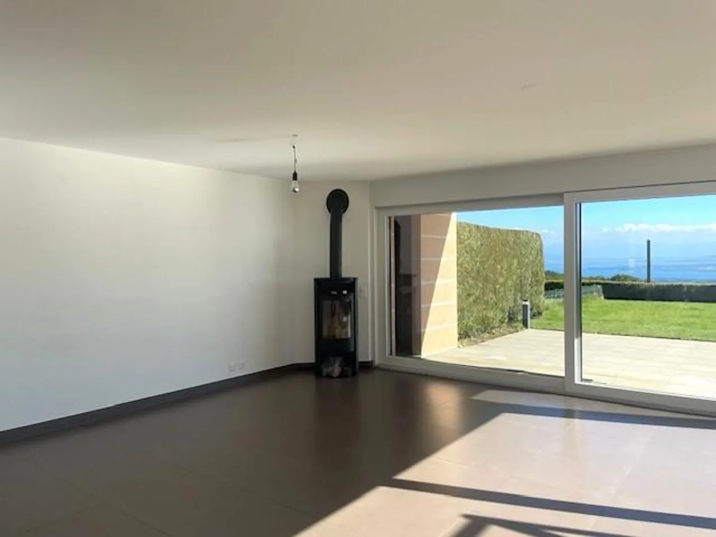 Villa bifamiliare di 4,5 locali con vista sul lago, sulle Alpi e sul Monte Bianco - Foto 4 di 8