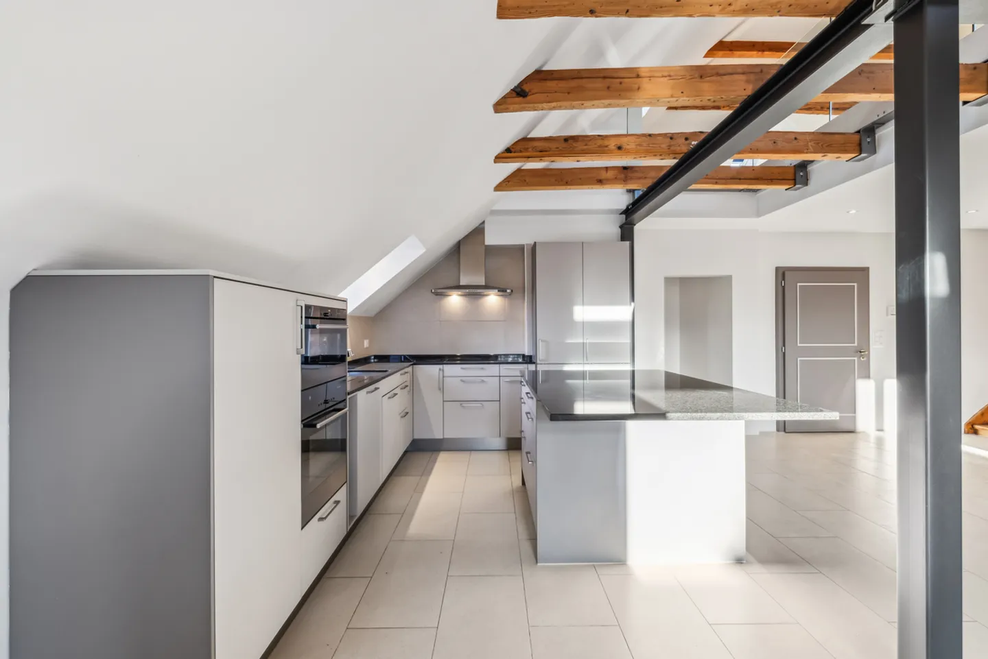 Spazioso e luminoso duplex in una residenza Art Déco - Foto 4 di 14