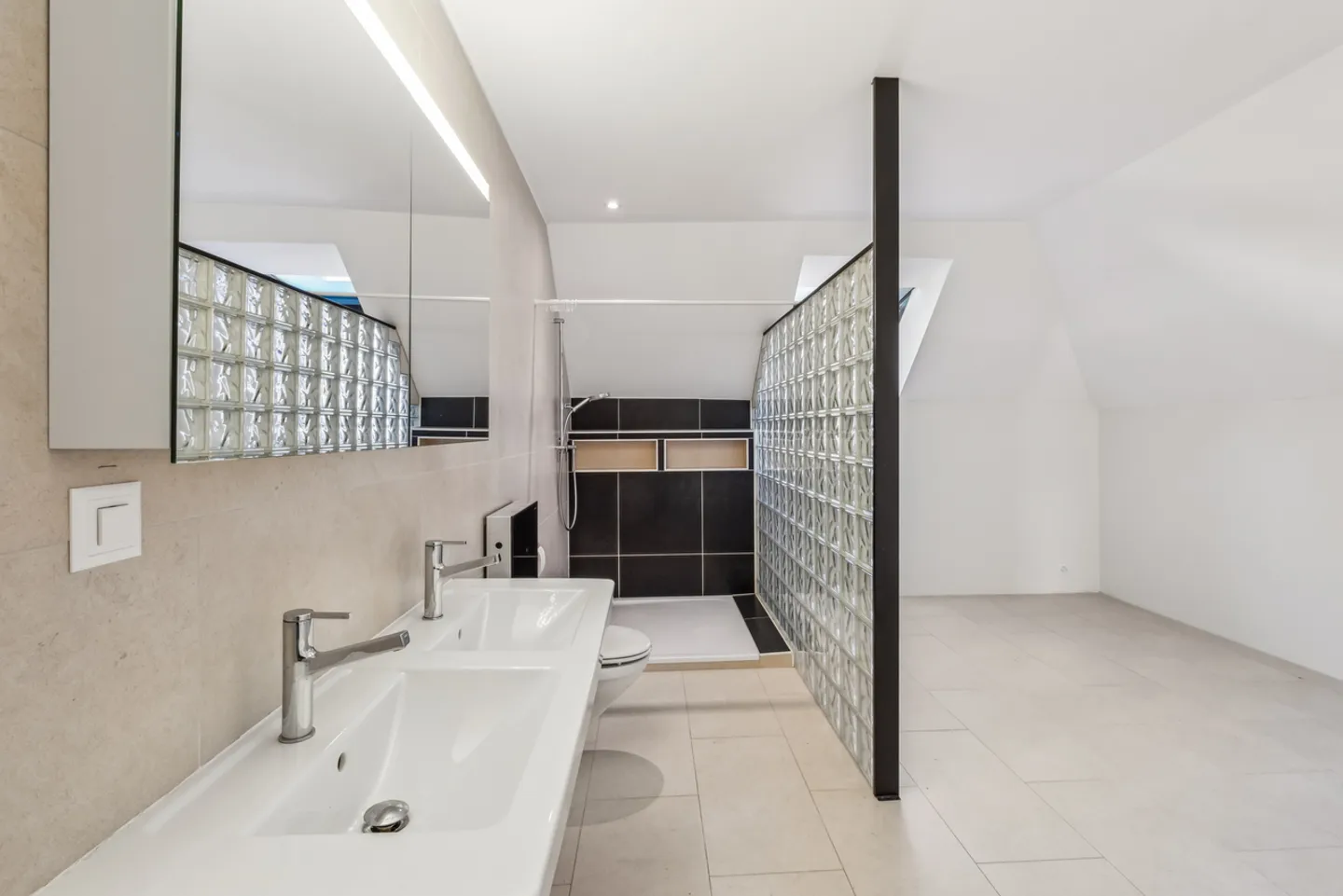 Spazioso e luminoso duplex in una residenza Art Déco - Foto 7 di 14