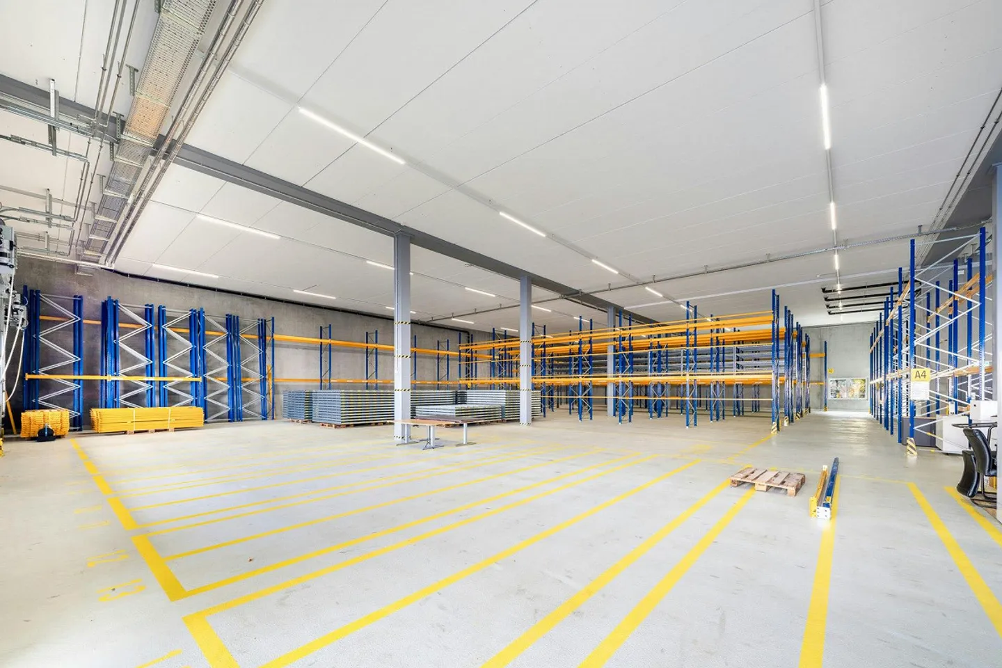 6 m hohe, moderne Lagerflächen ab 500 m2 in Minergie Neubau. An Aut... - Foto 5 von 11