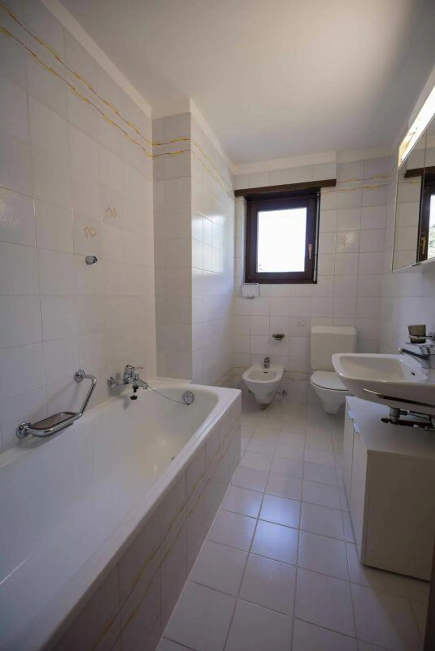 Gorduno: we sell beautiful income residence with three large apartments - Photo 11 of 20