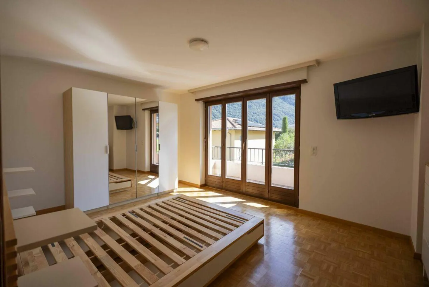 Gorduno: we sell beautiful income residence with three large apartments - Photo 12 of 20