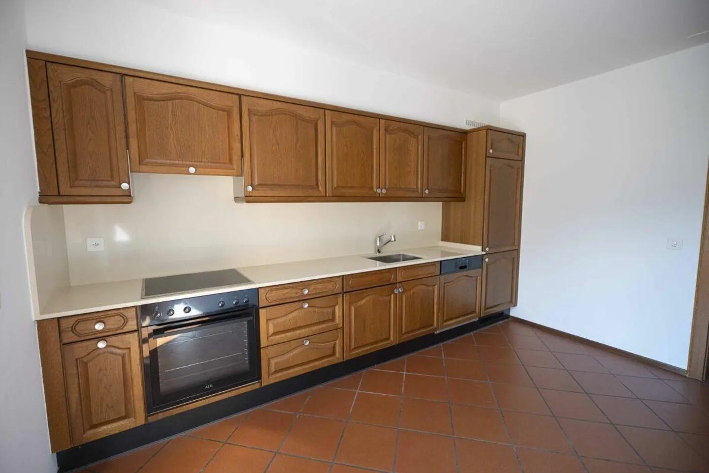 Gorduno: we sell beautiful income residence with three large apartments - Photo 13 of 20
