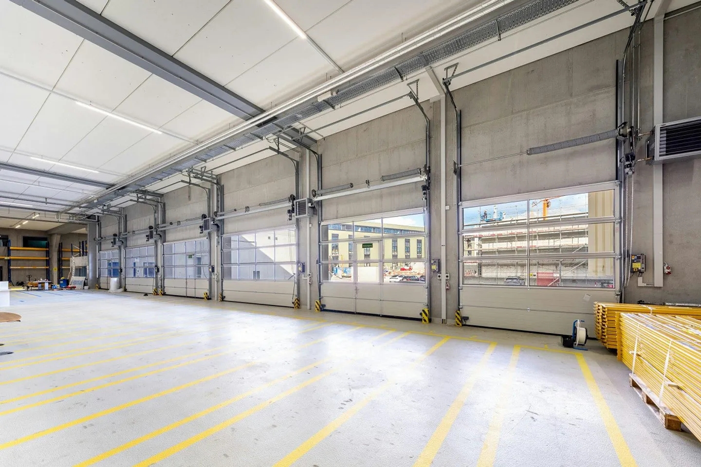 6 m hohe, moderne Lagerflächen ab 500 m2 in Minergie Neubau. An Aut... - Foto 6 von 11