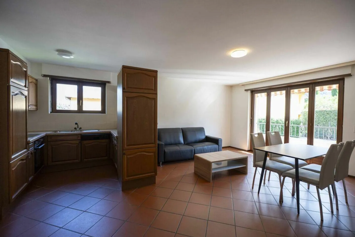 Gorduno: we sell beautiful income residence with three large apartments - Photo 5 of 20