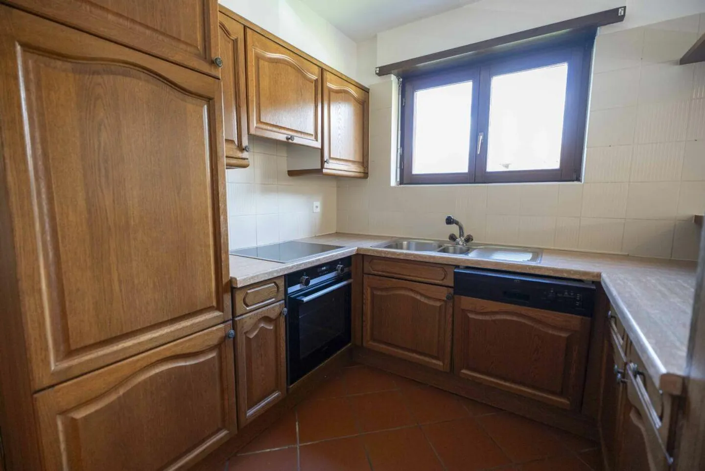 Gorduno: we sell beautiful income residence with three large apartments - Photo 7 of 20
