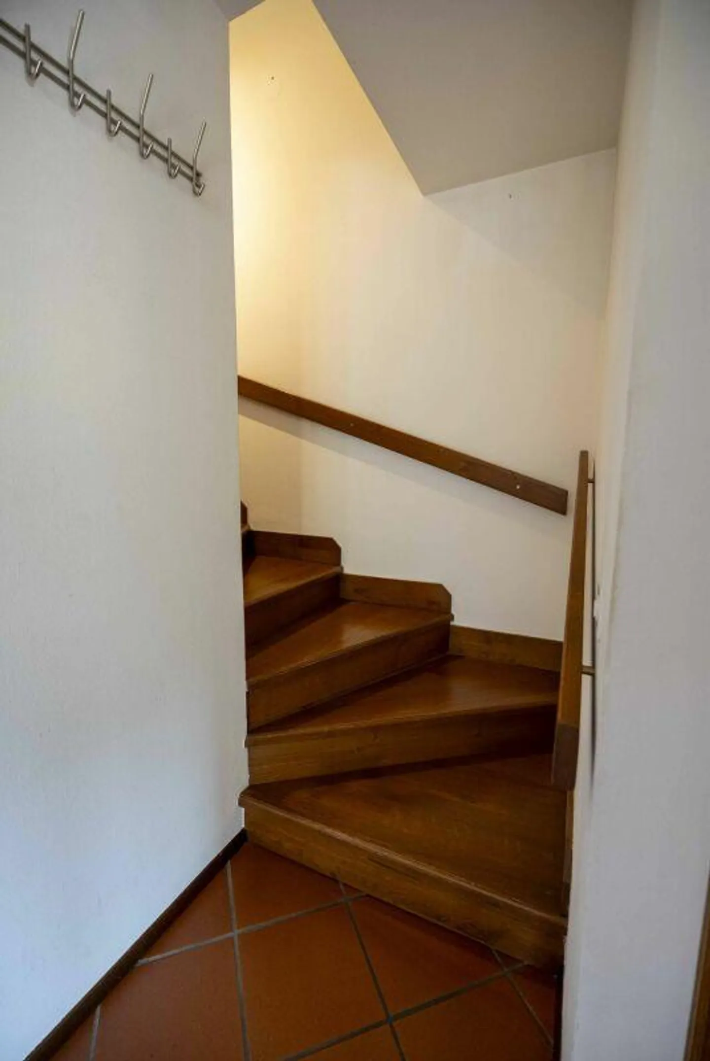 Gorduno: we sell beautiful income residence with three large apartments - Photo 9 of 20