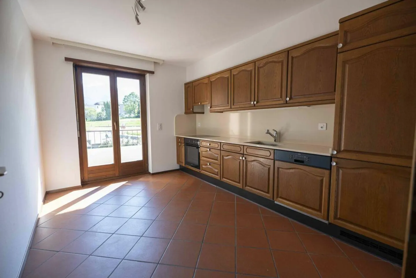 Gorduno: we sell beautiful income residence with three large apartments - Photo 17 of 20