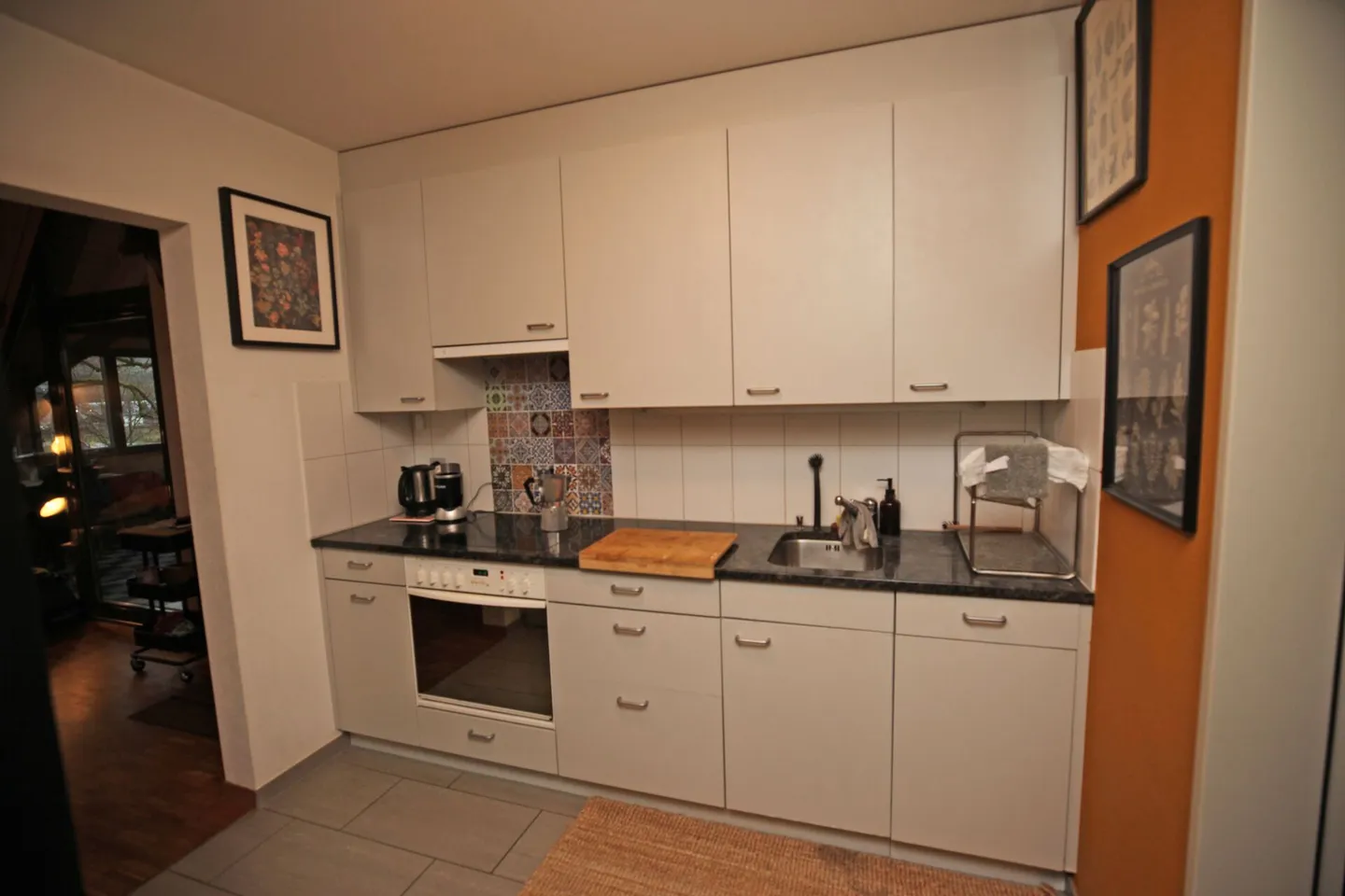 Appartamento mansardato elegante di 2,5 stanze in una fattoria ristrutturata - Foto 5 di 10