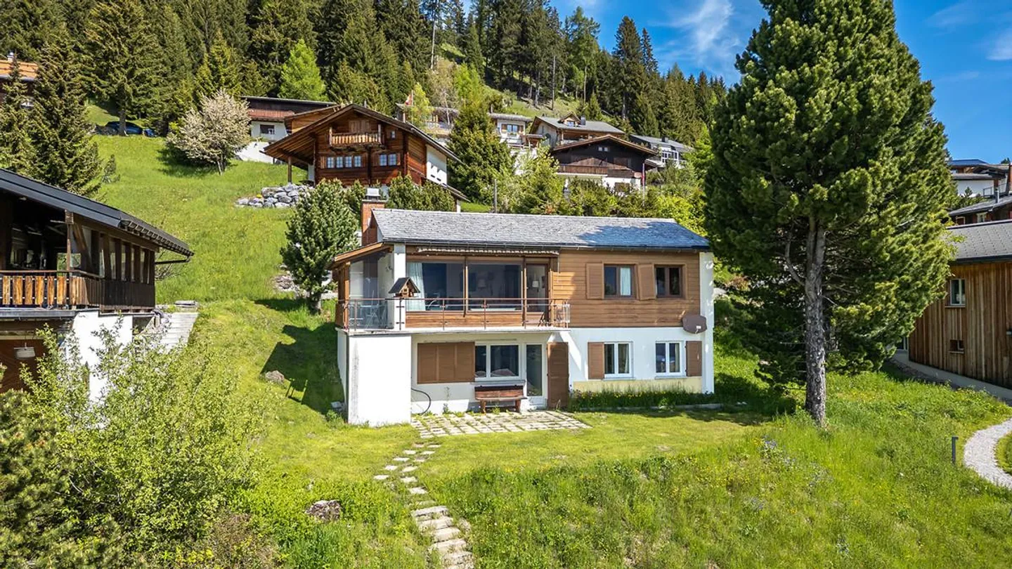 Sonnige Lage mit Ski-in/Ski-out und Traumaussicht in Valbella - Foto 4 von 6