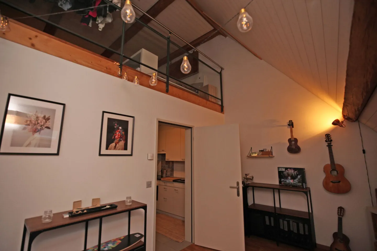 Appartamento mansardato elegante di 2,5 stanze in una fattoria ristrutturata - Foto 7 di 10