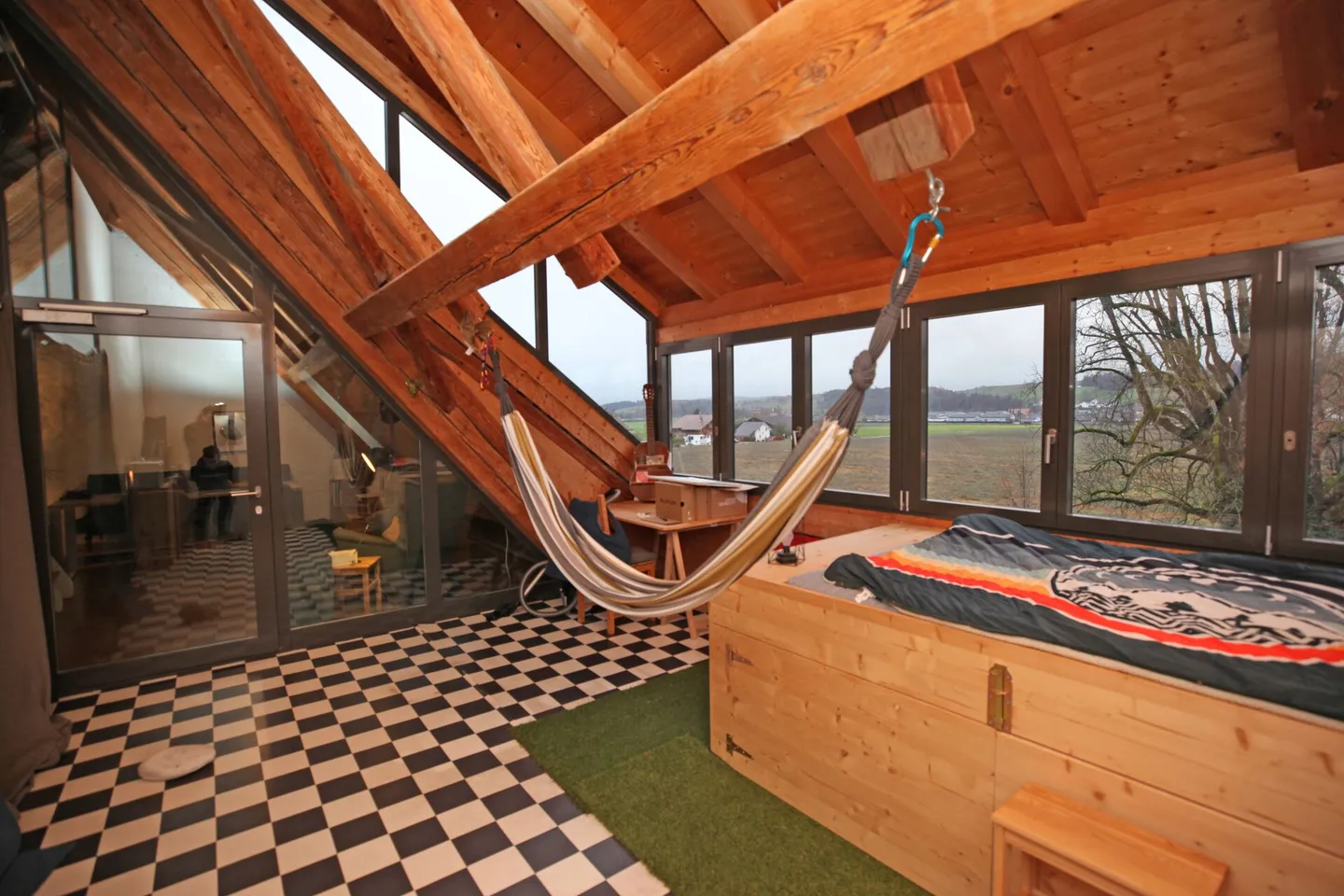 Appartamento mansardato elegante di 2,5 stanze in una fattoria ristrutturata - Foto 9 di 10