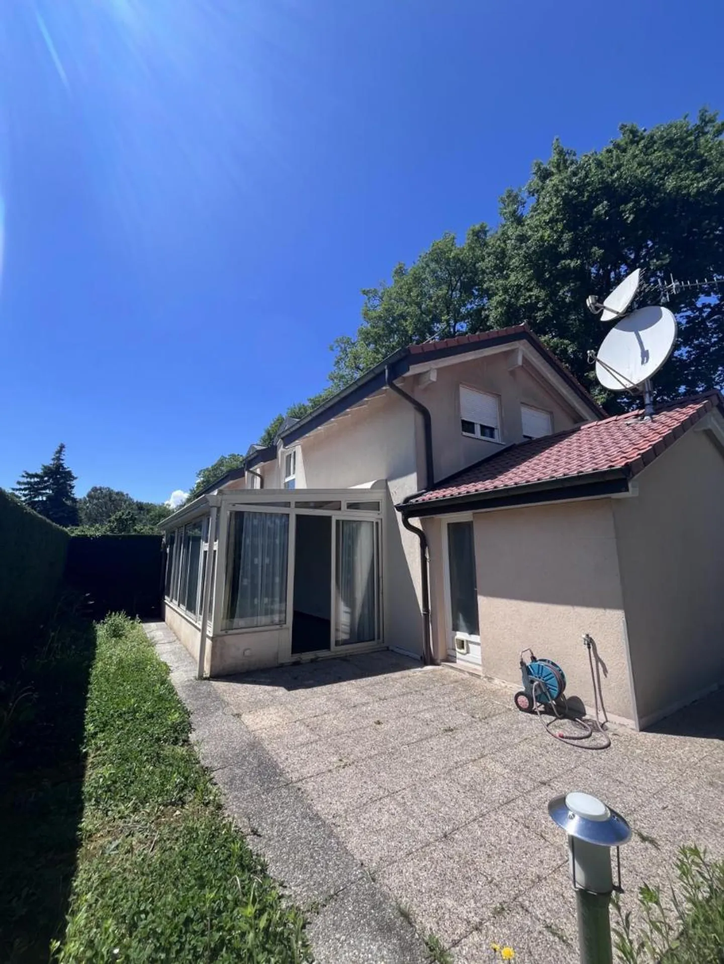 Villa bifamiliare di 5 stanze - Foto 1 di 9