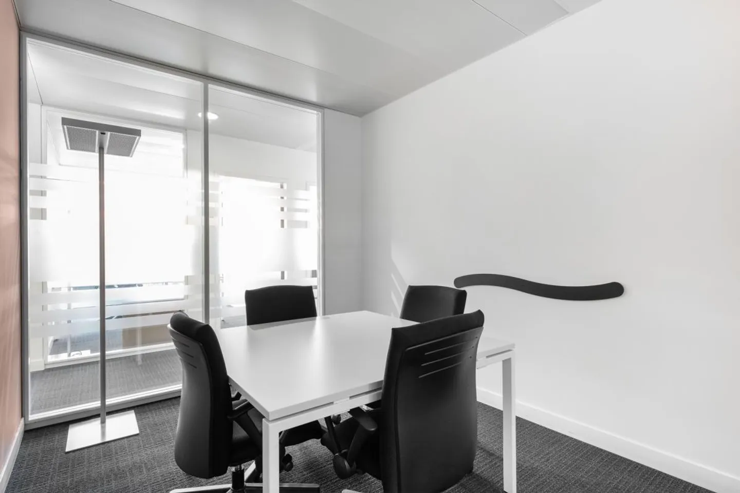 Private office space for 5 people Regus Versoix Station Lakeside - Photo 7 of 8