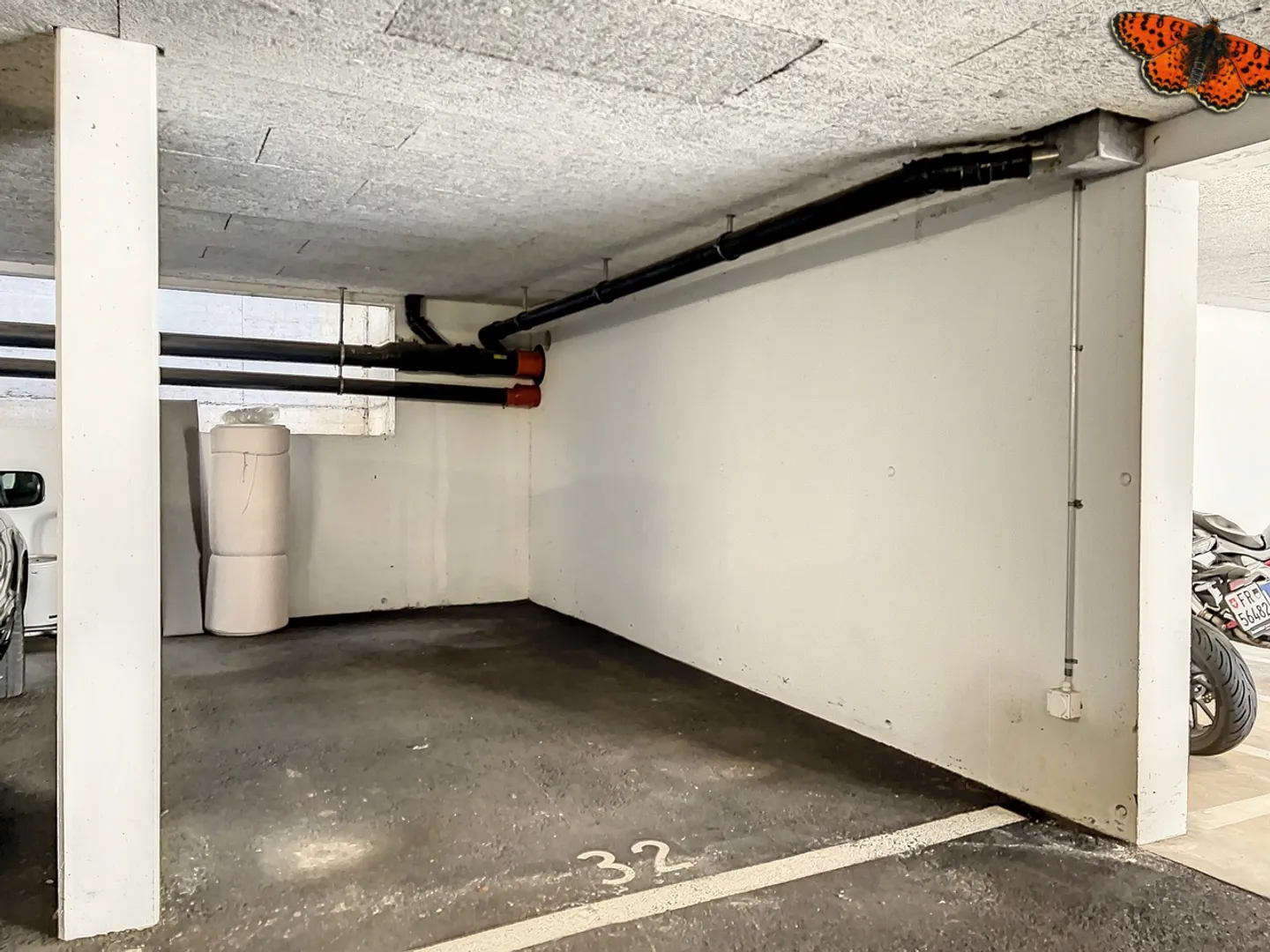 Belfaux - Indoor parking space - Photo 2 of 4