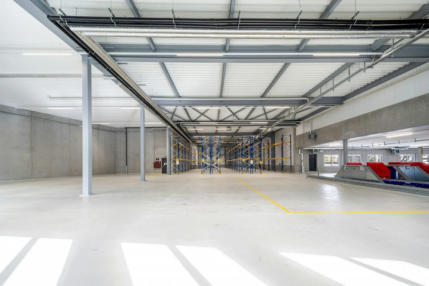 6 m hohe, moderne Lagerflächen ab 500 m2 in Minergie Neubau. An Aut... - Foto 9 von 11