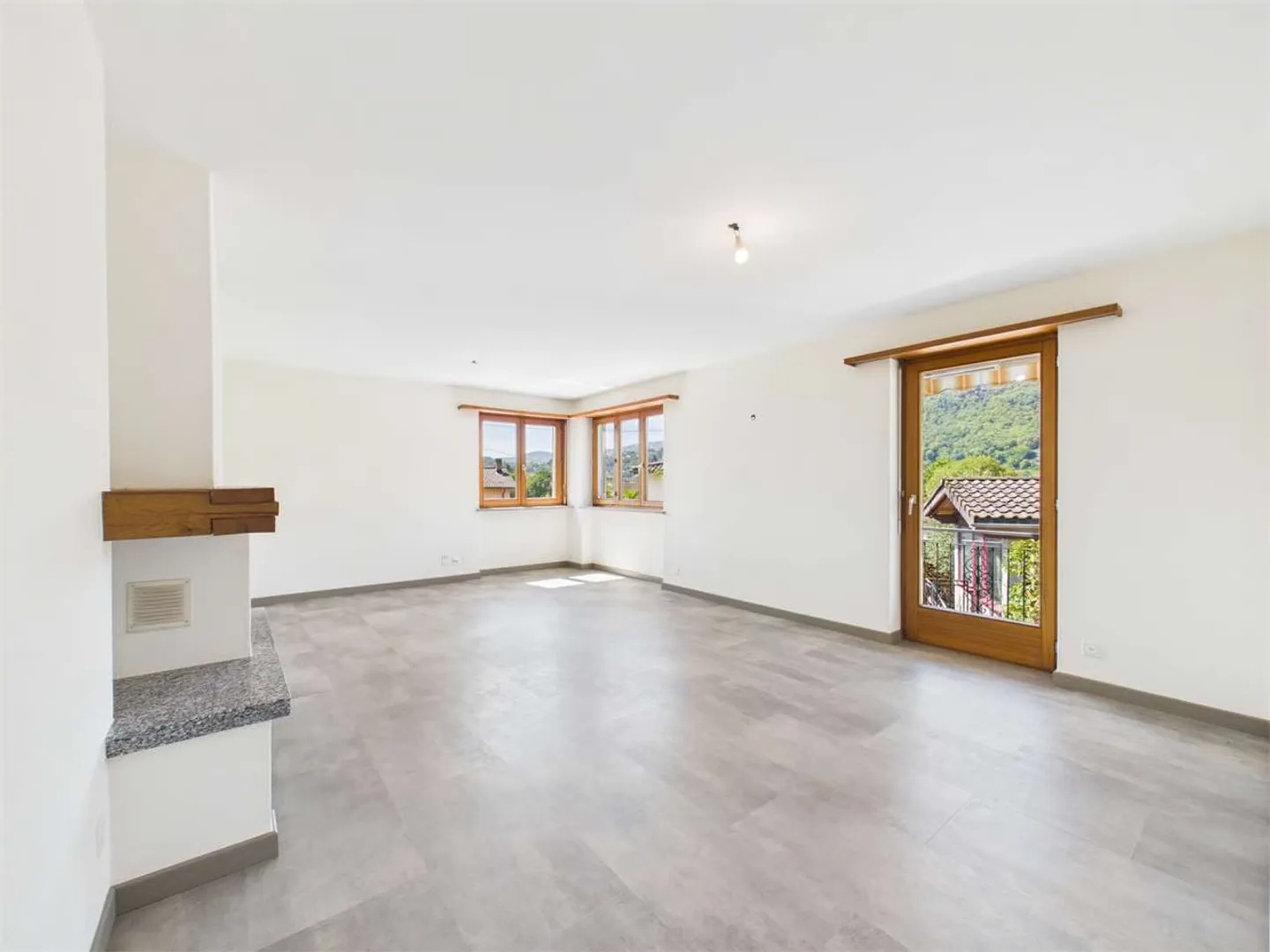 Renovated 4.5 Room Apartment - Photo 2 of 12