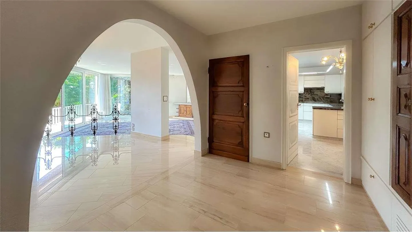 VILLA INDÉPENDANTE AVEC PISCINE ET DÉPENDANCE - Photo 7 sur 13