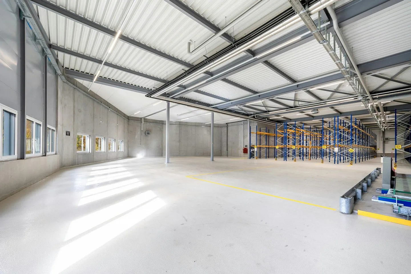 6 m hohe, moderne Lagerflächen ab 500 m2 in Minergie Neubau. An Aut... - Foto 8 von 11