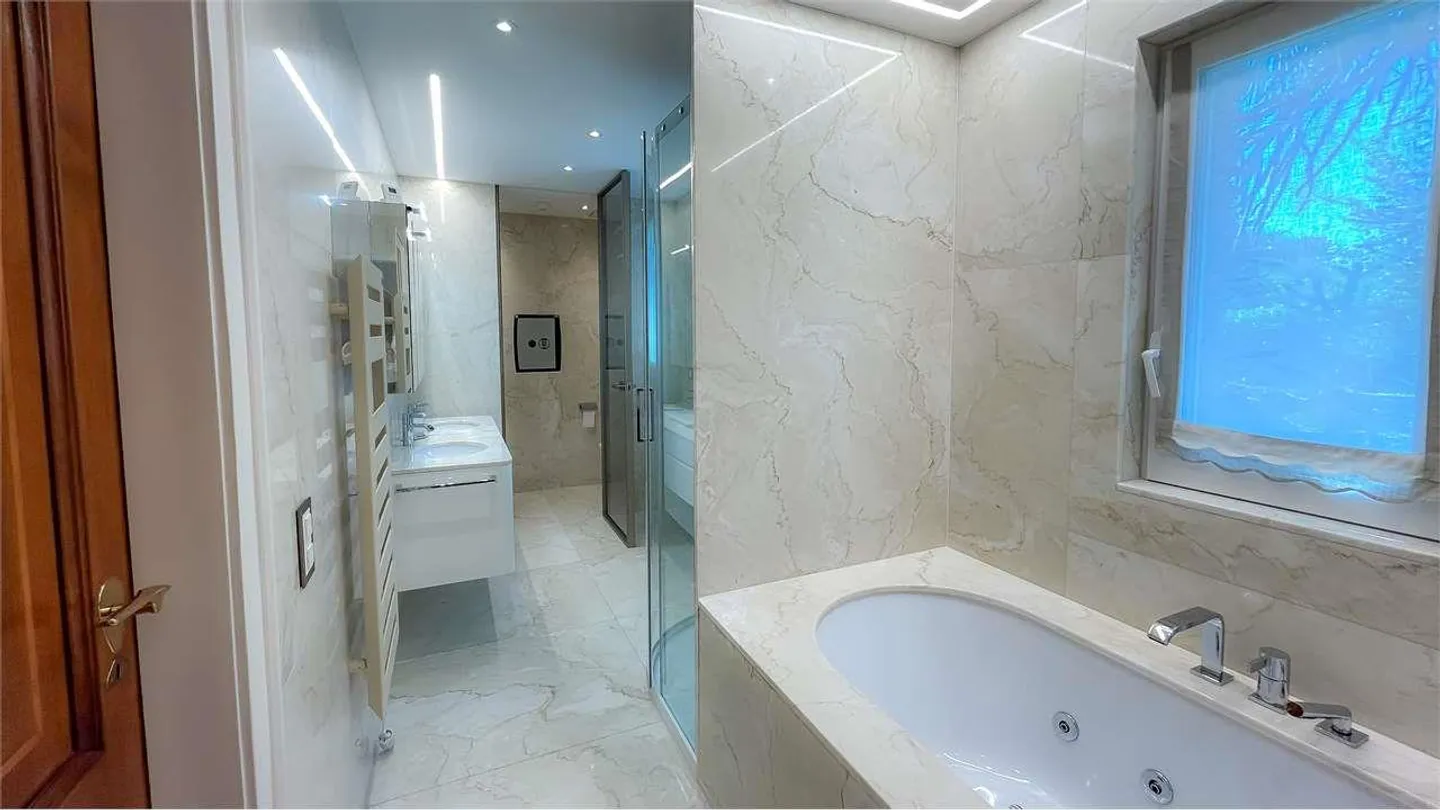 VILLA INDÉPENDANTE AVEC PISCINE ET DÉPENDANCE - Photo 11 sur 13