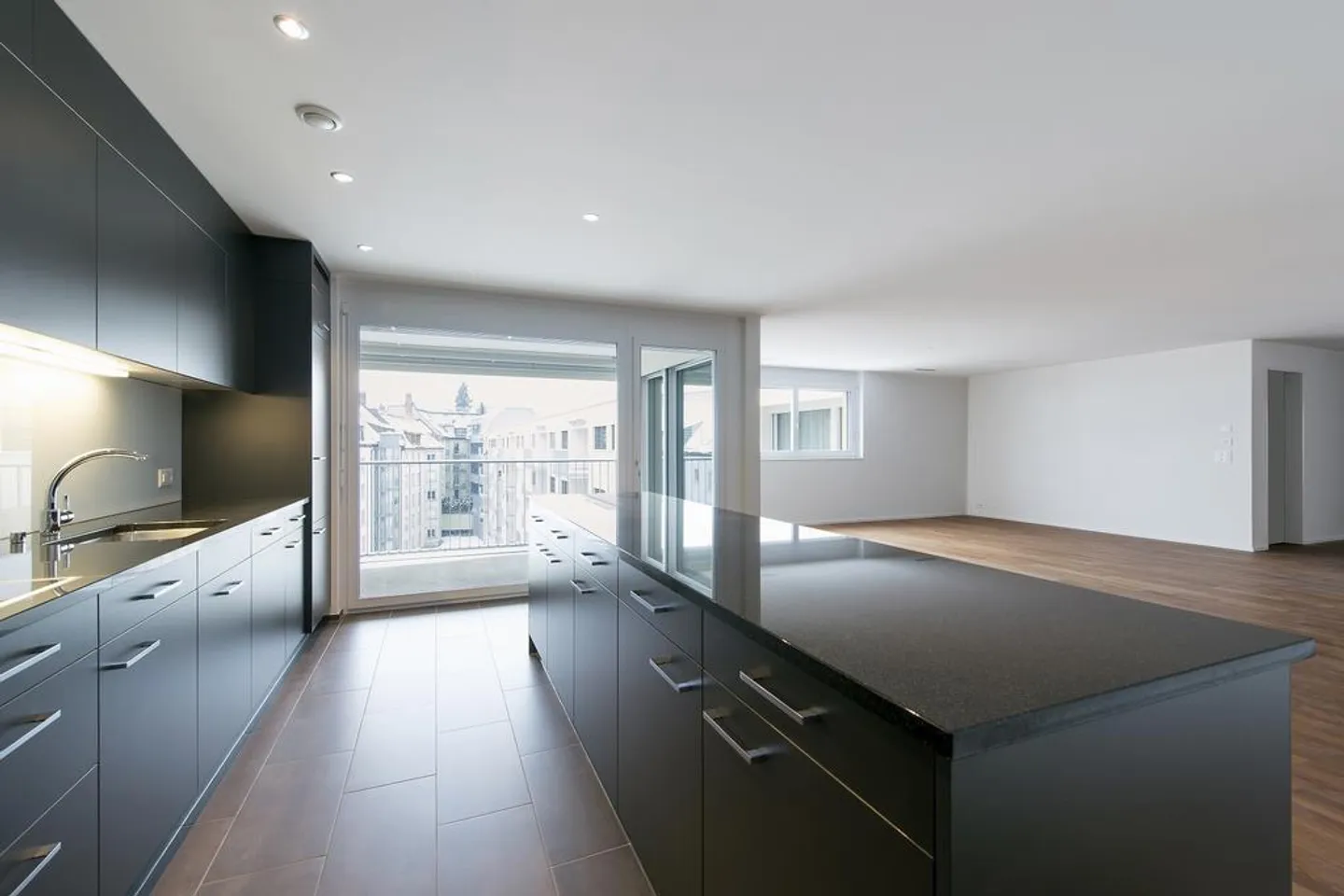 Spacious 4.5-room apartment on the 2nd floor - Photo 5 of 11