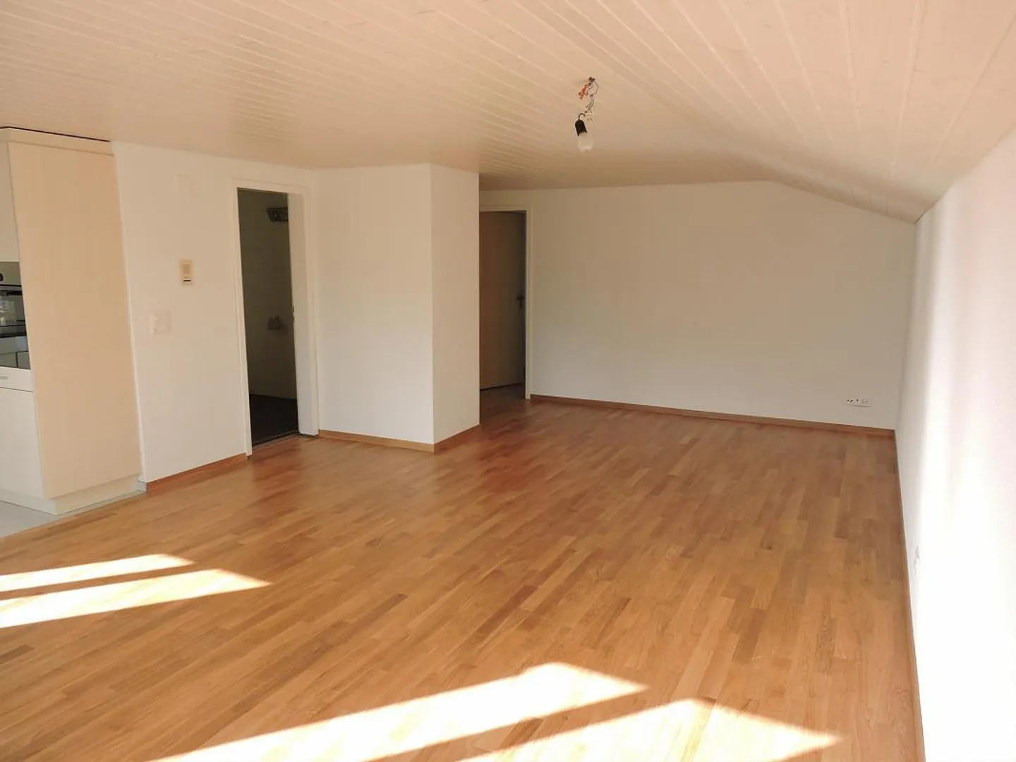 Helle 2.5 Zimmerwohnung mit Traumhafter Bergsicht - Photo 2 of 5