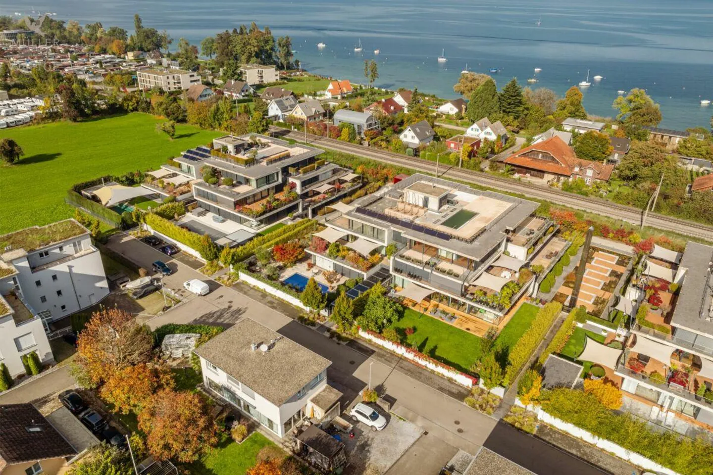 Light-flooded 5 1/2 room terrace apartment in a very well-kept residential complex - Photo 1 of 13